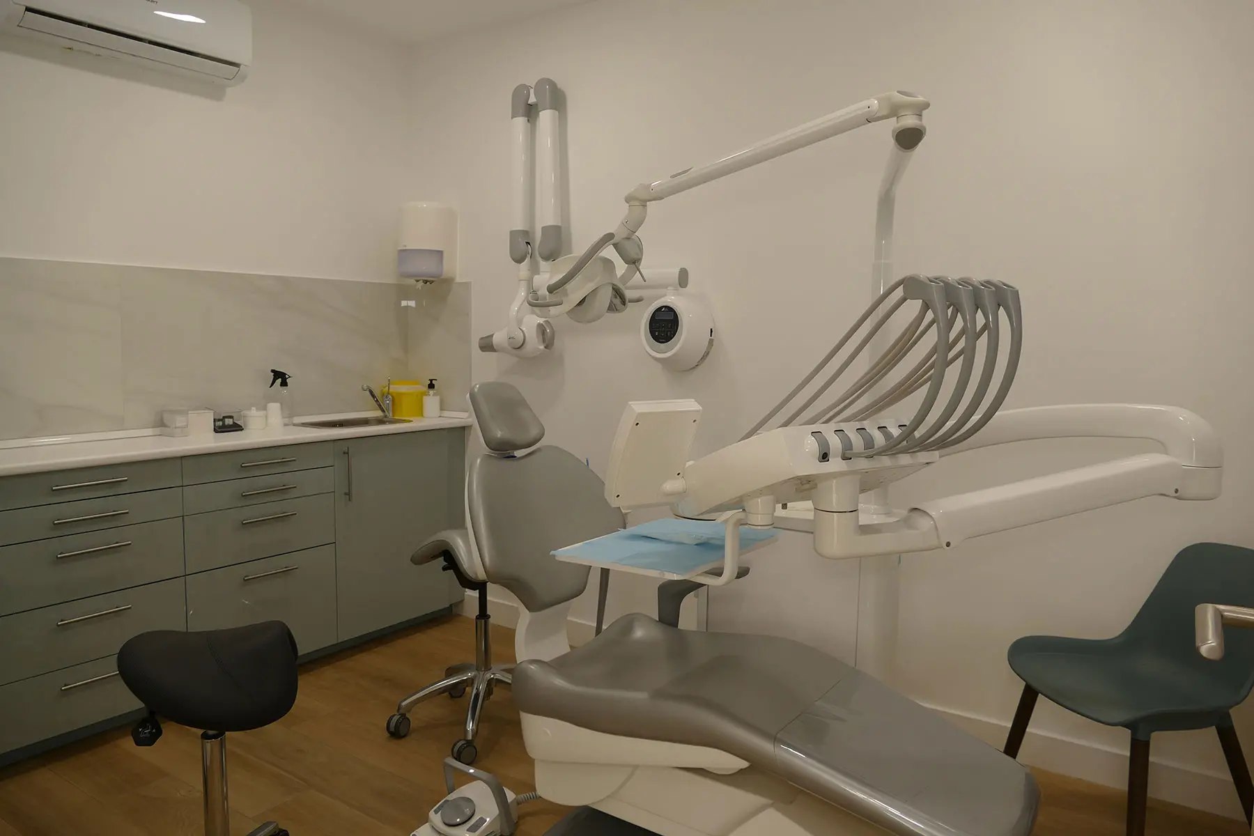 P1160319 Gabinete dental equipado de la Clínica Dental San Ignazio en Deusto, Bilbao