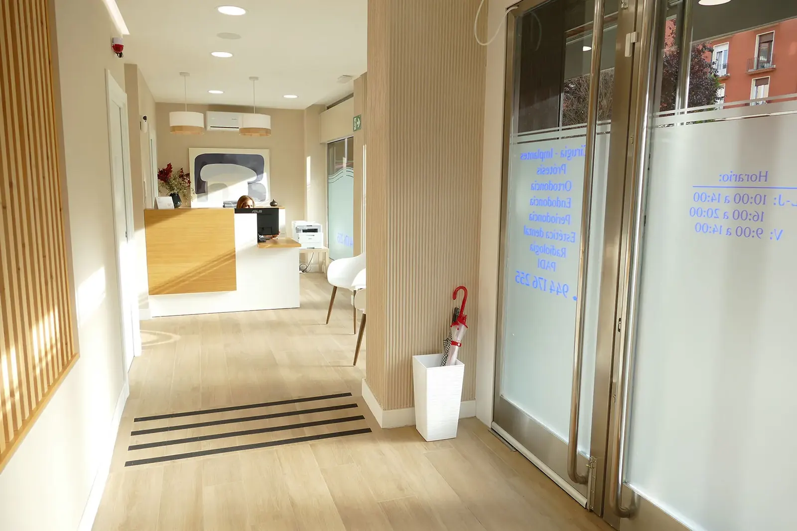 Entrada y sala de espera de la Clínica Dental San Ignazio Entrada y sala de espera de la Clínica Dental San Ignazio en Deusto, Bilbao